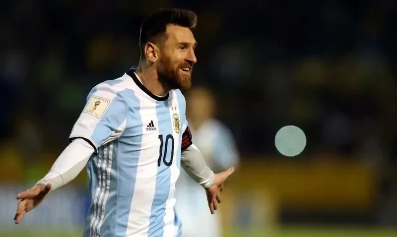 Meme messi vs ronaldo là trận chiến vô tận với những pha troll hài hước.