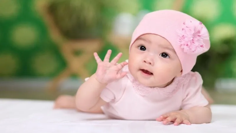 Cập nhật hình nền em bé cute để làm mới không gian trên điện thoại của bạn.