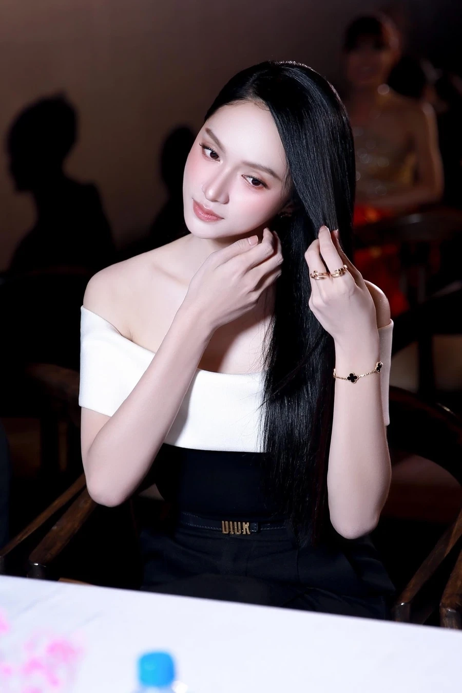 Hương Giang idol lúc chưa chuyển giới mang vẻ đẹp giản dị, thu hút.
