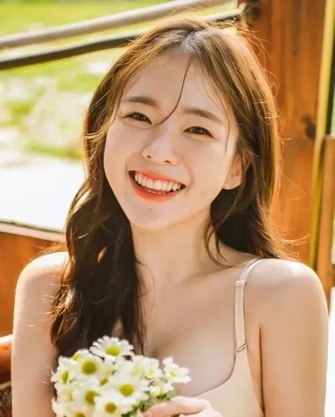 Bộ ảnh gái cười xinh tươi quyến rũ, mang đến vẻ đẹp rạng rỡ