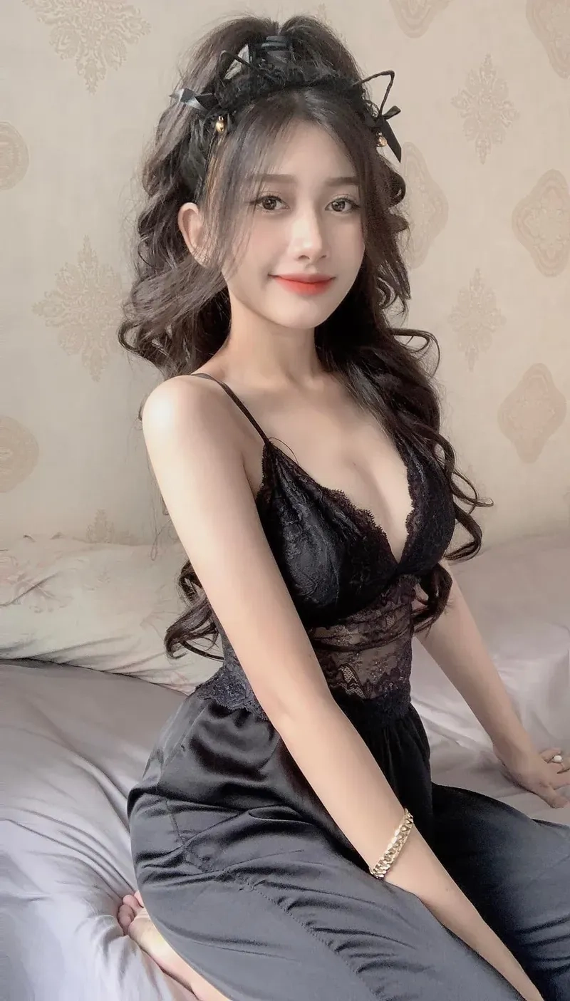 Sexy gái xinh với phong cách táo bạo nhưng vẫn cuốn hút.