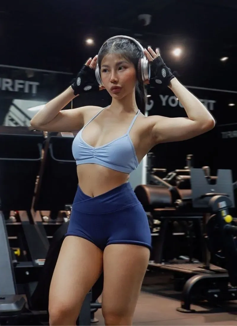 Gái xinh tập gym lộ mũ gây chú ý với thân hình cân đối.