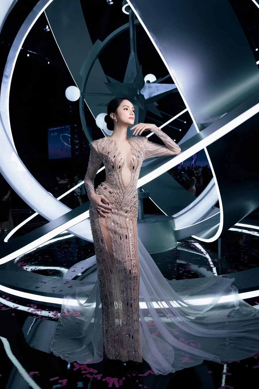 Hải Anh The Next Gentleman đồng hành cùng Hương Giang trong show đình đám.