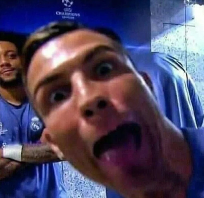 Messi Ronaldo meme biểu cảm ngộ nghĩnh, đối lập đáng yêu của cả hai.