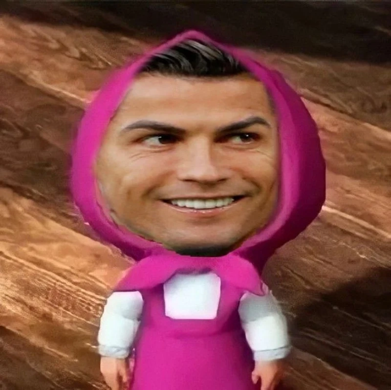 Cristiano Ronaldo meme biểu cảm hài hước, hút fan trên toàn thế giới.