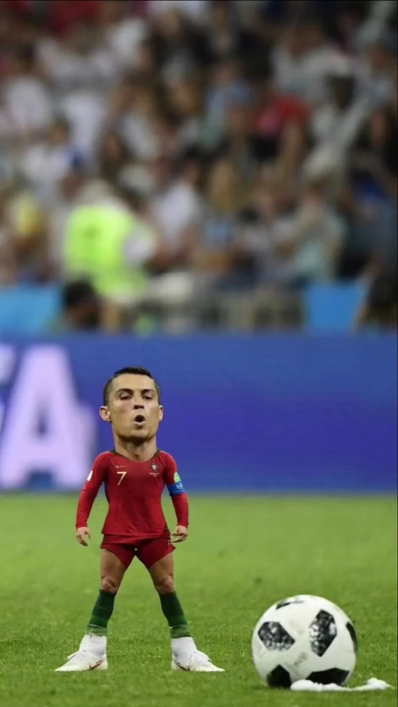 Ảnh Ronaldo meme độc đáo, biểu cảm hài hước không thể bỏ lỡ.