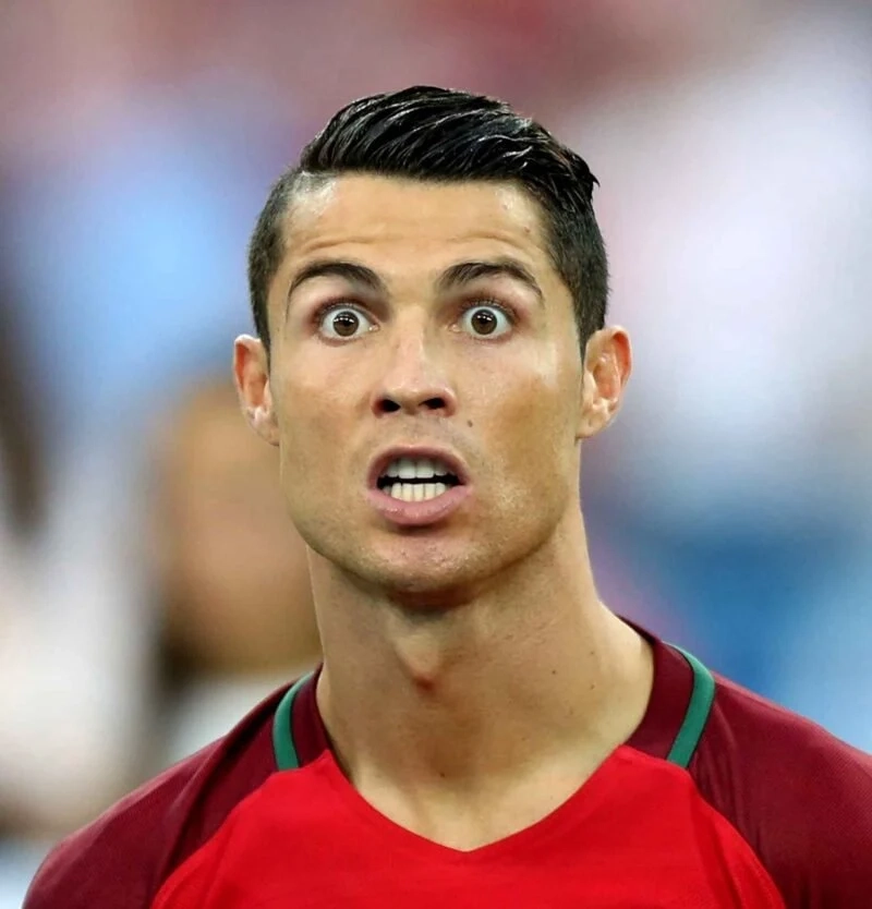 Ronaldo cry meme tái hiện khoảnh khắc cảm xúc khó quên.