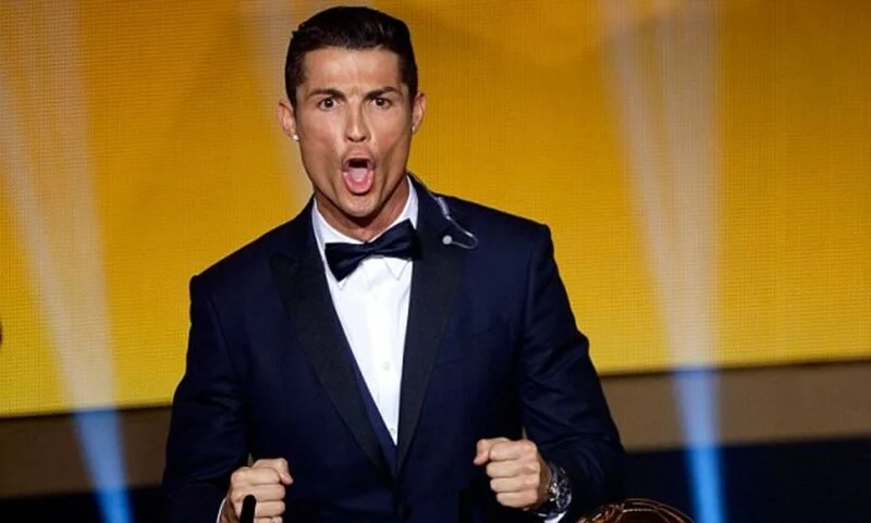 Ronaldo meme cry biểu cảm độc đáo trong meme bóng đá.