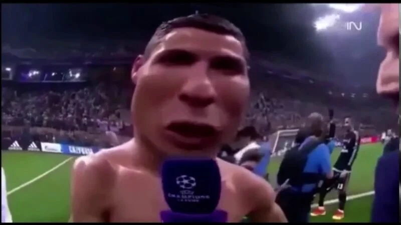 Ronaldo siuu meme là hình ảnh không thể quên trong bóng đá.