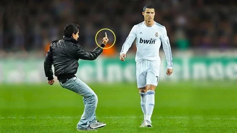 Meme ronaldo nhận giải đầy cảm xúc và hài hước.