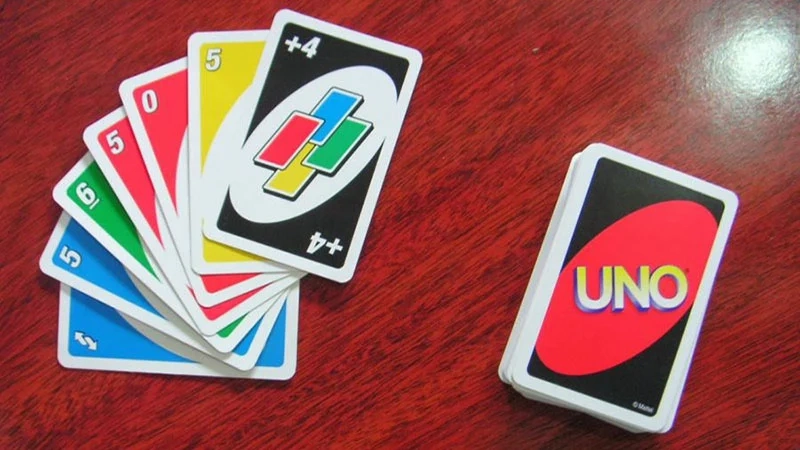 Reverse uno card meme là một sự thay đổi đầy bất ngờ trong trò chơi Uno.