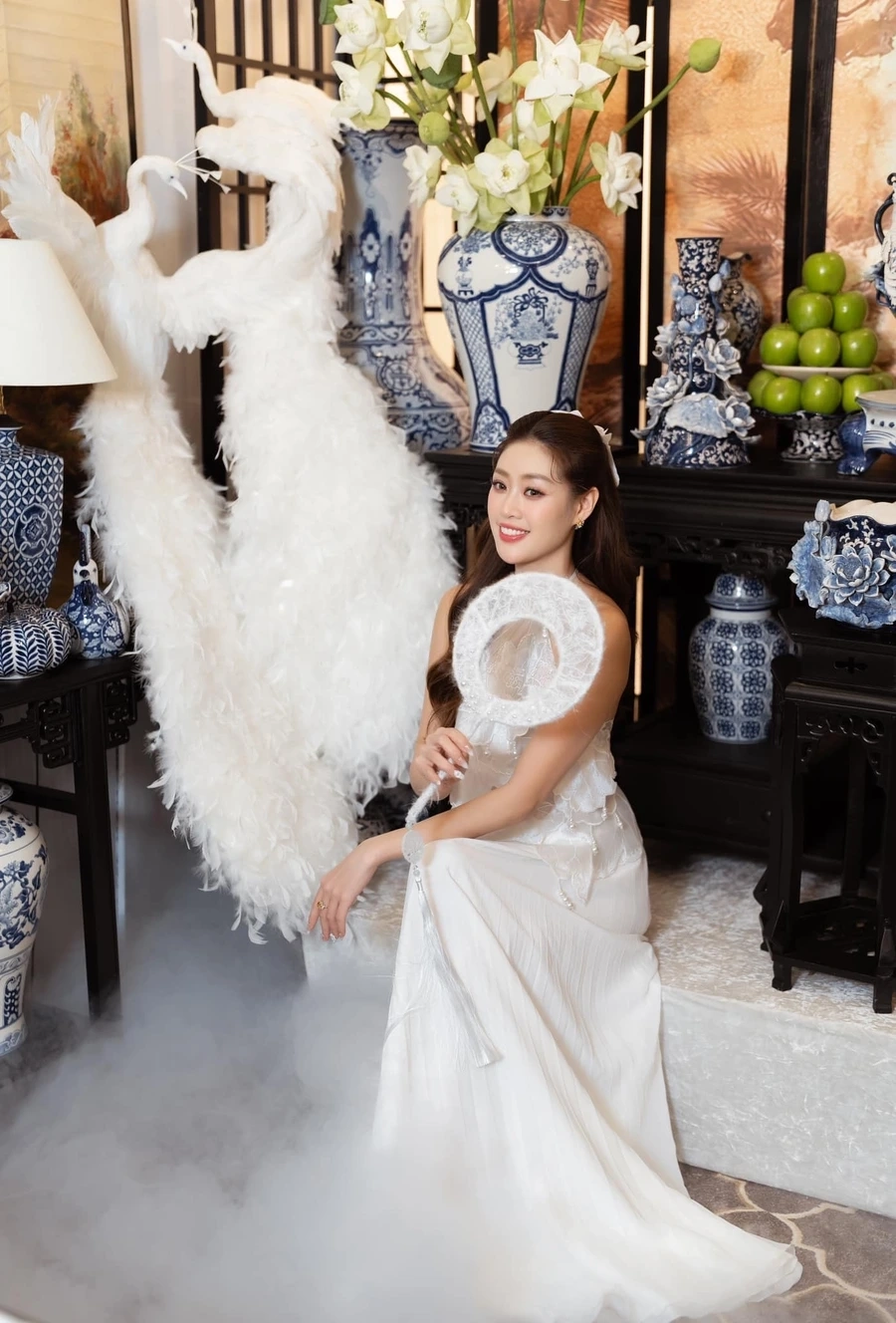 Hoa hậu hoàn vũ khánh vân luôn tỏa sáng với thần thái tự tin.