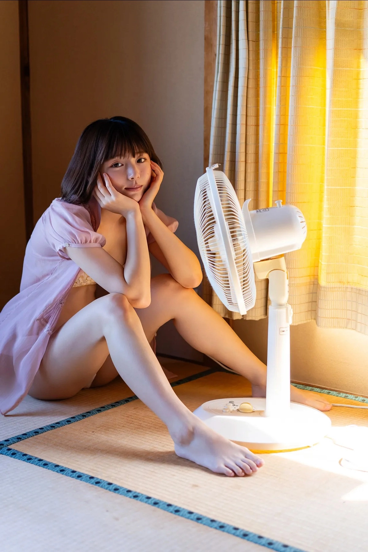 Hazuki Tsubasa hở vú sexy nóng bỏng cuốn hút áo trễ sâu núm hồng lòi ra muốn liếm màn hình