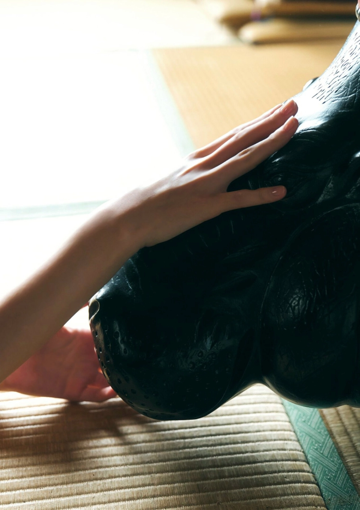 Ike-chan khoe vú sexy nóng bỏng cuốn hút kéo áo núm hồng cương làm anh cứng ngắc tức thì