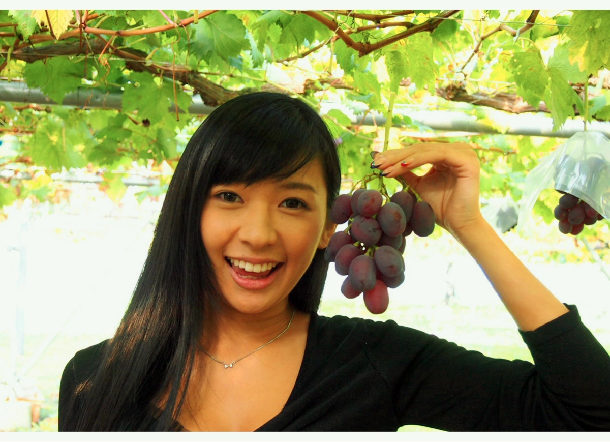 Kokura Nana hở vú sexy nóng bỏng cuốn hút núm hồng lòi muốn liếm