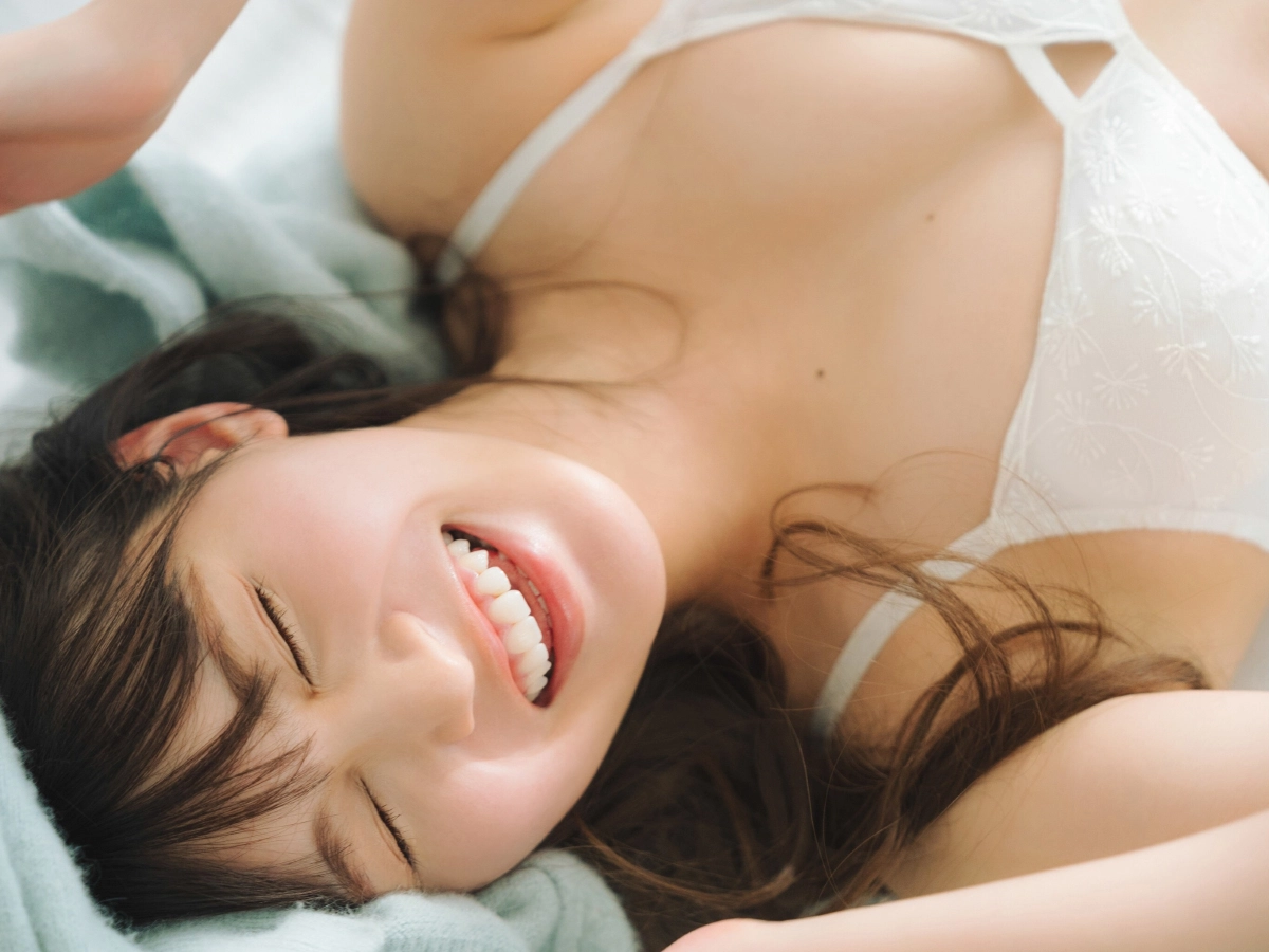 Mina Yui lộ vú to sexy nóng bỏng cuốn hút zoom 16K núm hồng lấp lánh