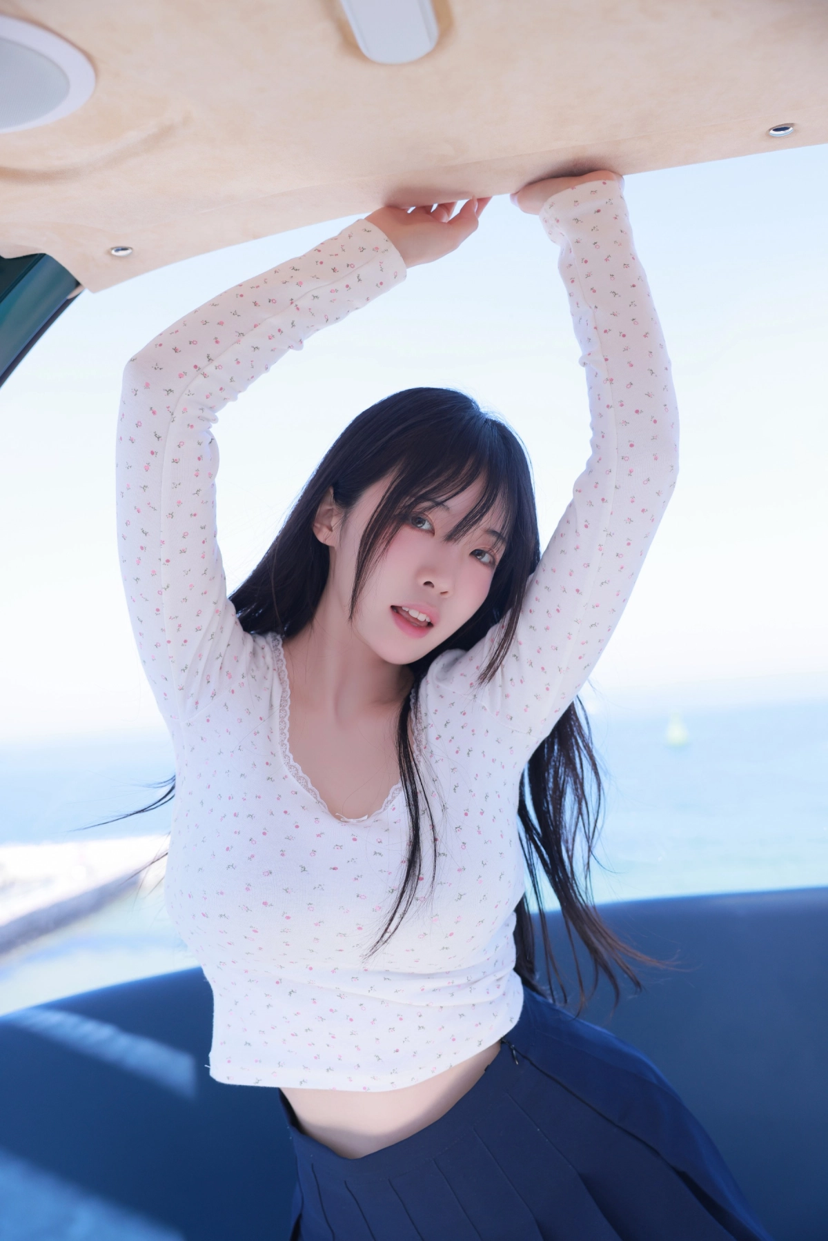 Momorina khoe vú sexy nóng bỏng cuốn hút núm hồng cương cứng ngắc