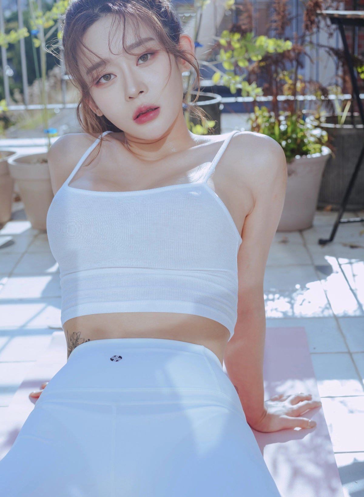 Rahee vú to sexy nóng bỏng cuốn hút cặp G cup lắc lư muốn bung dây bikini ngay lập tức