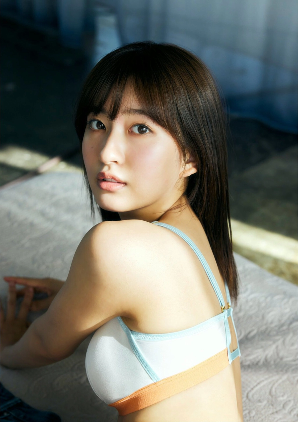 Rina Saitou bikini vú to sexy nóng bỏng cuốn hút nước biển chảy dọc khe ngực hút hồn mọi ánh nhìn