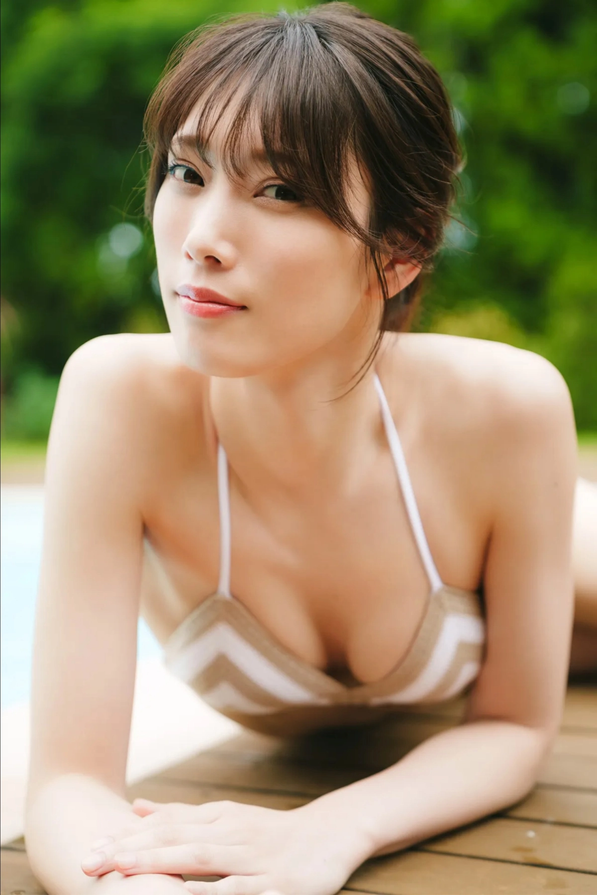 Saki Akai lộ vú to sexy nóng bỏng cuốn hút zoom 16K núm vú hồng sáng lấp lánh dưới đèn