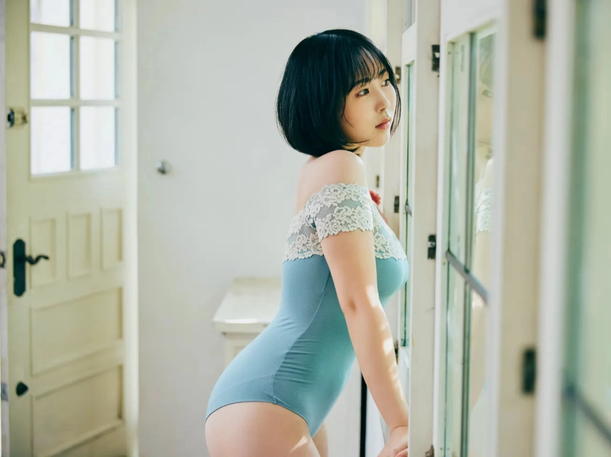 Snow at night khoe vú sexy nóng bỏng cuốn hút kéo áo núm hồng cương làm anh cứng ngắc tức thì