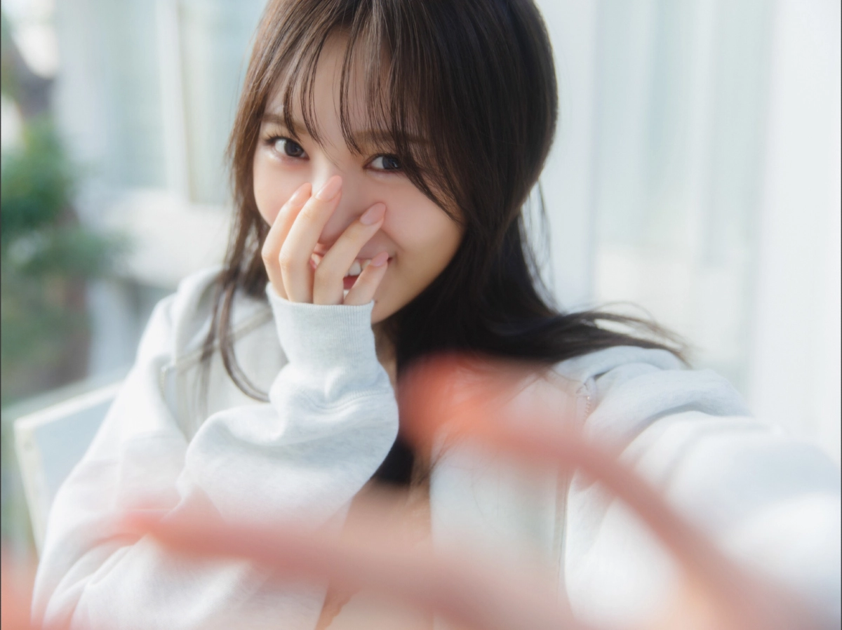 Sumire Yokono cosplay vú to sexy nóng bỏng cuốn hút maid tạp dề ngắn quỳ bú cặc ngon lành