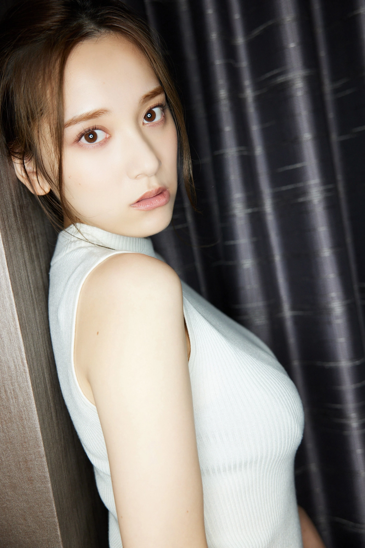 Tomaru Sayaka hở vú sexy nóng bỏng cuốn hút áo trễ núm hồng lòi ra muốn mút sưng