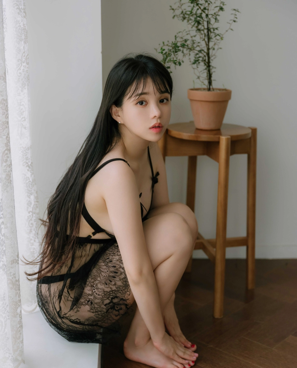 YURI lộ vú to sexy nóng bỏng cuốn hút zoom 16K núm vú hồng sáng lấp lánh dưới flash