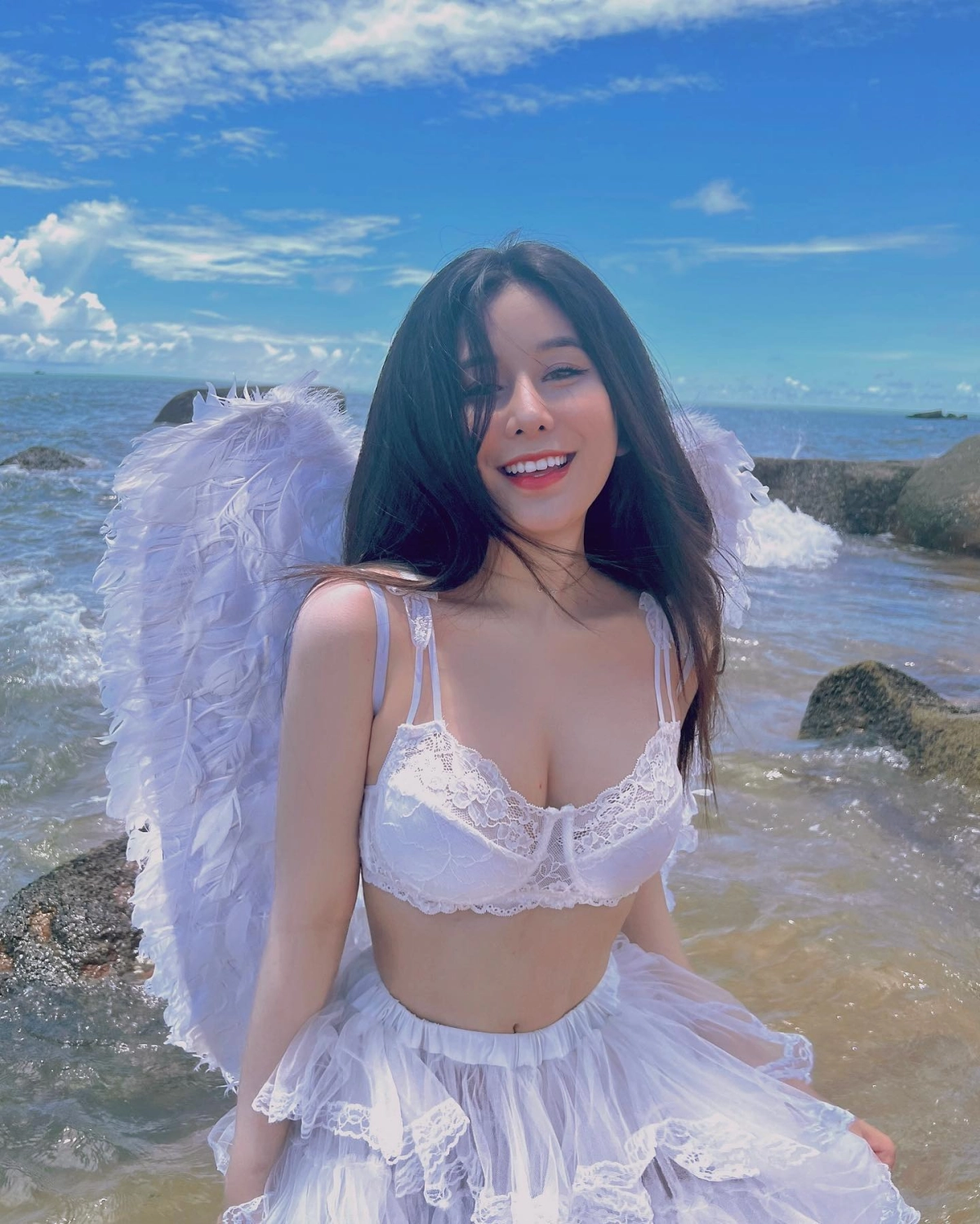 Ảnh gái vú to thủ dâm dục vọng kích thích mạnh