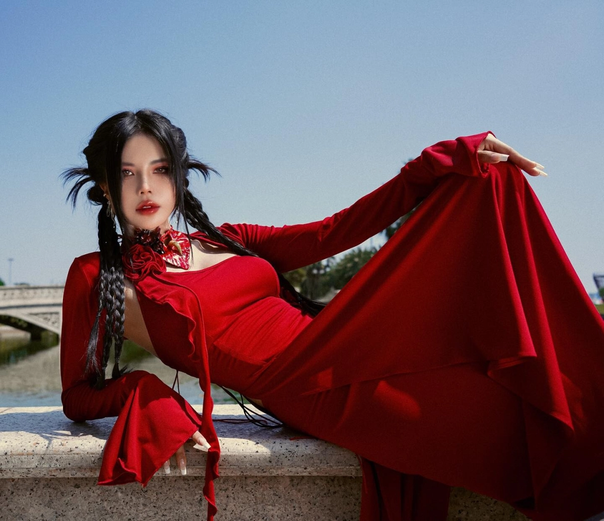 Ảnh gái show vú căng tròn siêu cuốn hút