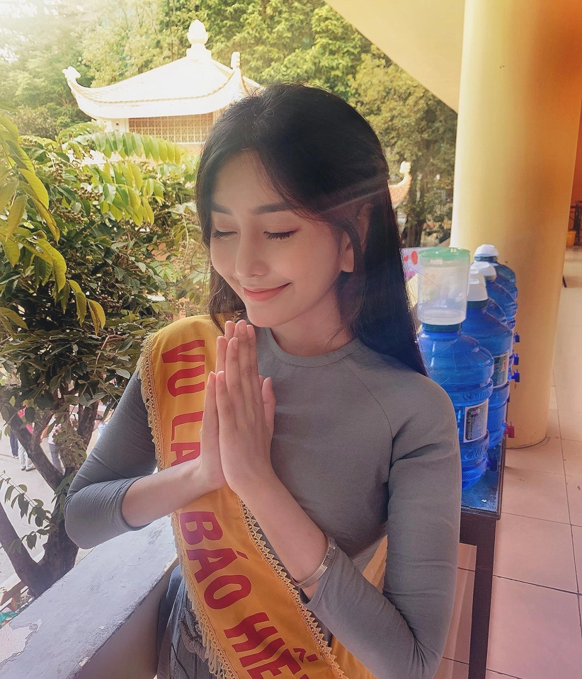 Hình ảnh vú của con gái căng mọng nóng bỏng