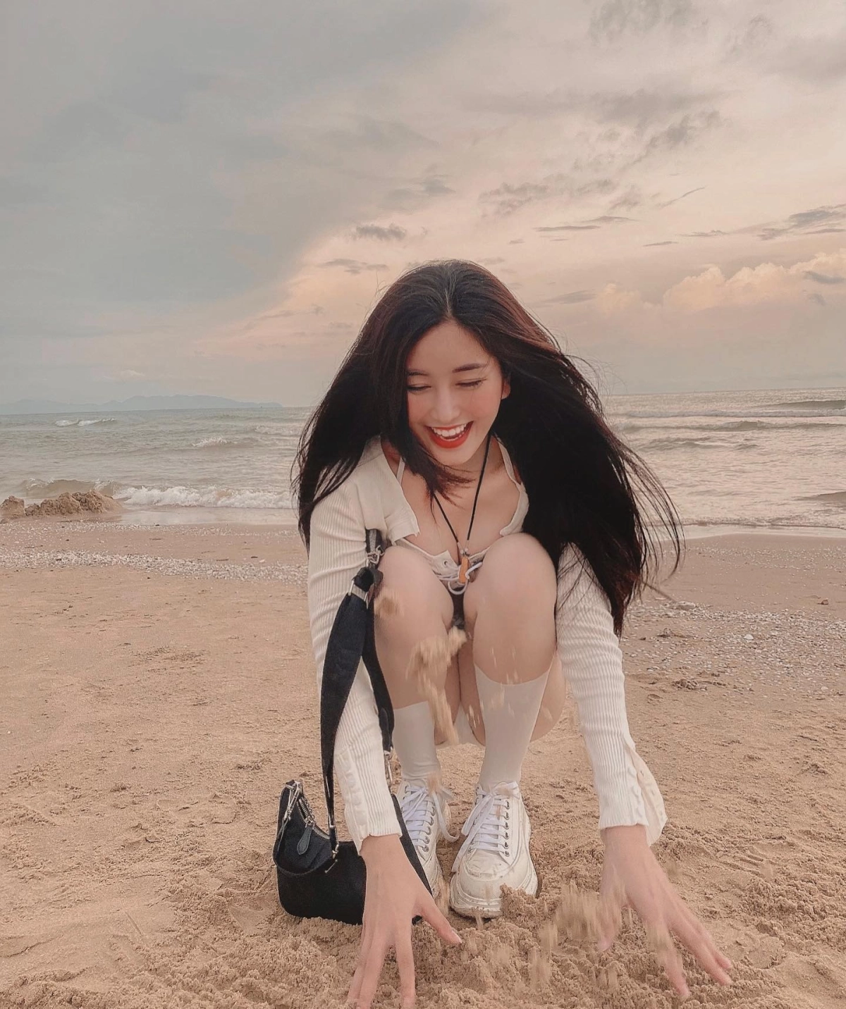 Ảnh gái vú siêu to đầy đặn kích thích cực kỳ