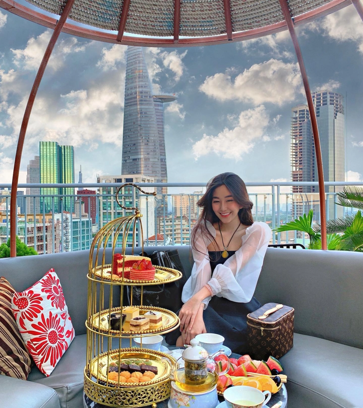 Anh gái vú to đầy đặn nóng bỏng cuốn hút