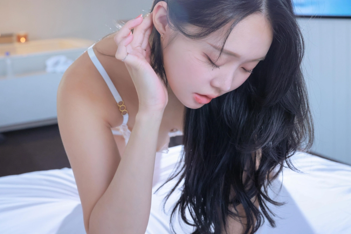 Ảnh sex vú to gái xinh căng tròn cuốn hút
