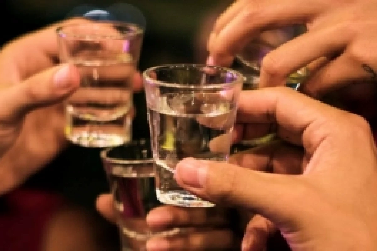 Bí quyết chọn đồ uống giải rượu hiệu quả và an toàn