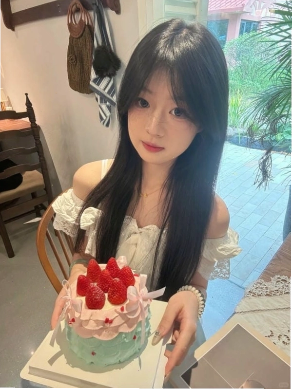 Ảnh gái xinh K11 vui đùa cùng bạn bè