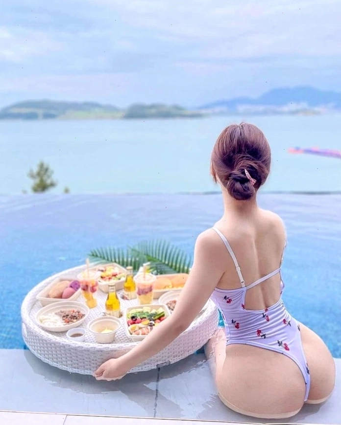 Ảnh gái xinh khoe dáng cong quyến rũ