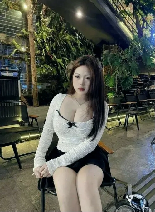 Ảnh gái xinh vòng 1 khủng với nụ cười rạng rỡ