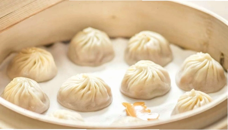 Bánh bao nước Tangbao nóng hổi với nhân thịt đậm đà