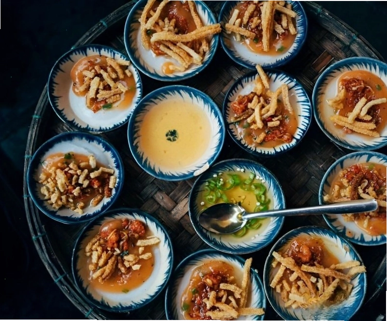 Bánh bèo Huế với topping hấp dẫn