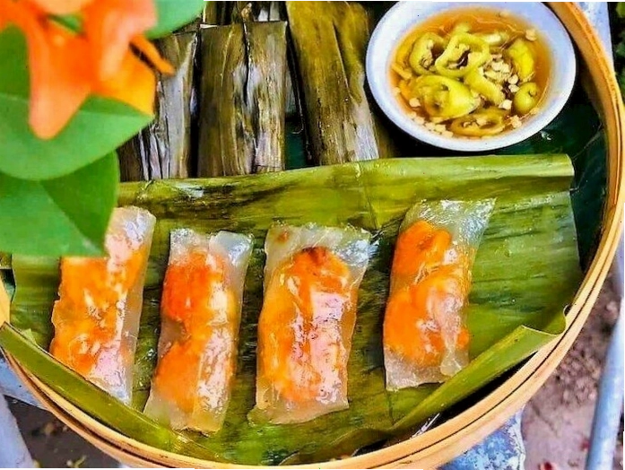 Bánh bột lọc gói lá chuối xanh dẻo dai, thơm ngậy vị nhân rim truyền thống