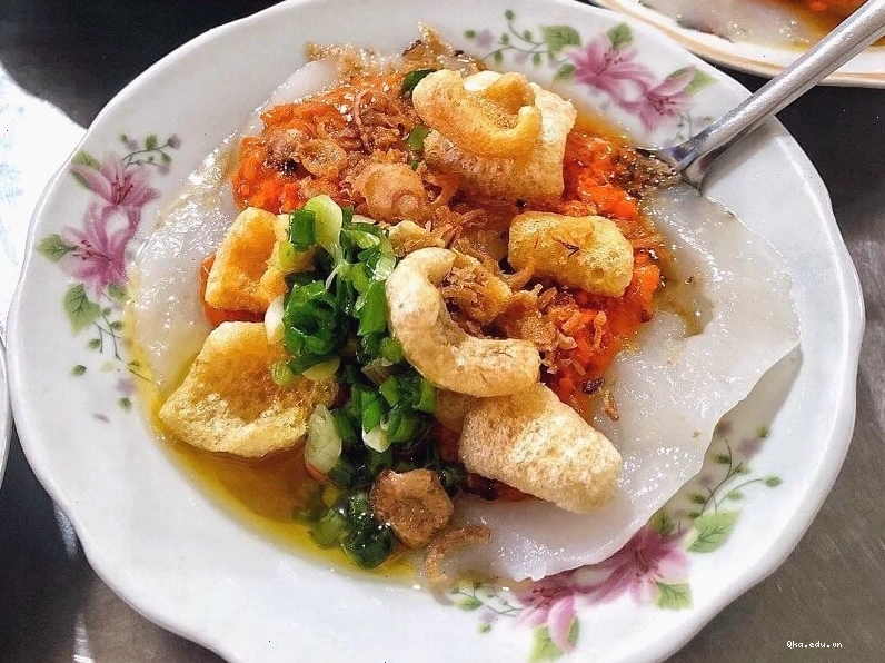 Bánh căn Đà Lạt với lớp vỏ giòn rụm và phần nhân hấp dẫn