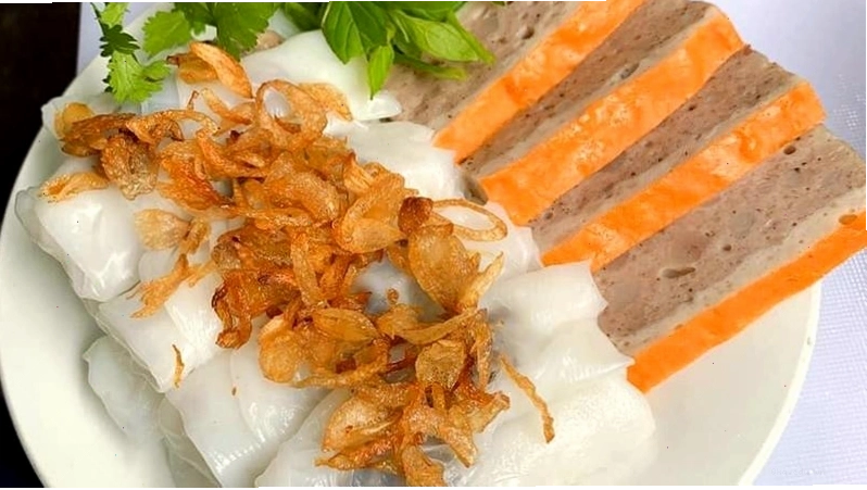 Bánh cuốn Thanh Trì với lớp vỏ mỏng tang và nhân thịt hấp dẫn