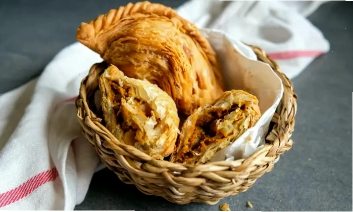 Bánh curry puff và các món ăn có chứa chất béo trans