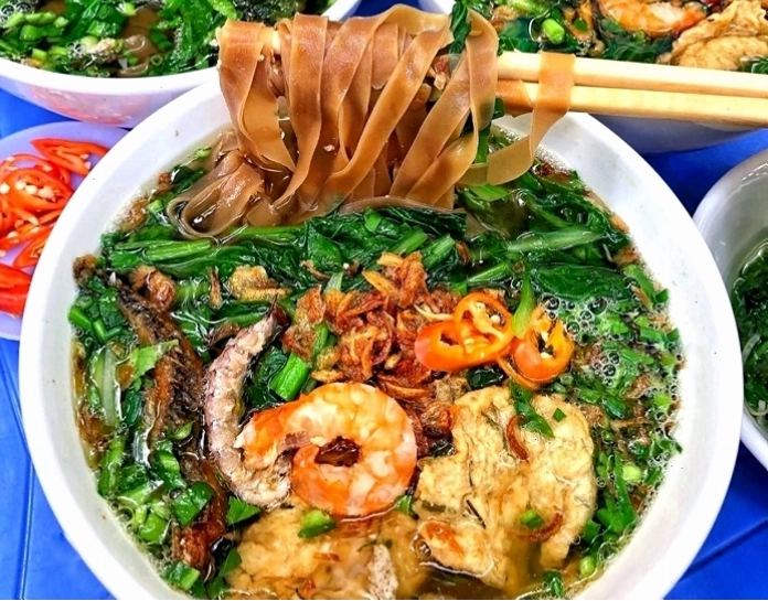Bánh đa cua Hải Phòng sợi đỏ au, dai ngon