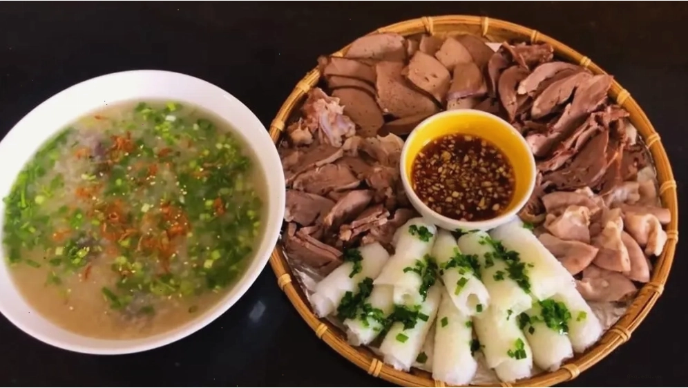 Bánh hỏi cháo lòng Quy Nhơn hấp dẫn