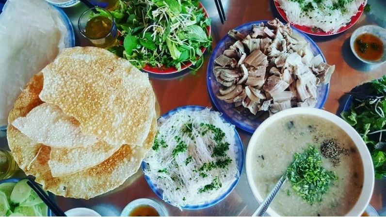 Bánh hỏi lòng heo món ăn tinh tế của Phú Yên