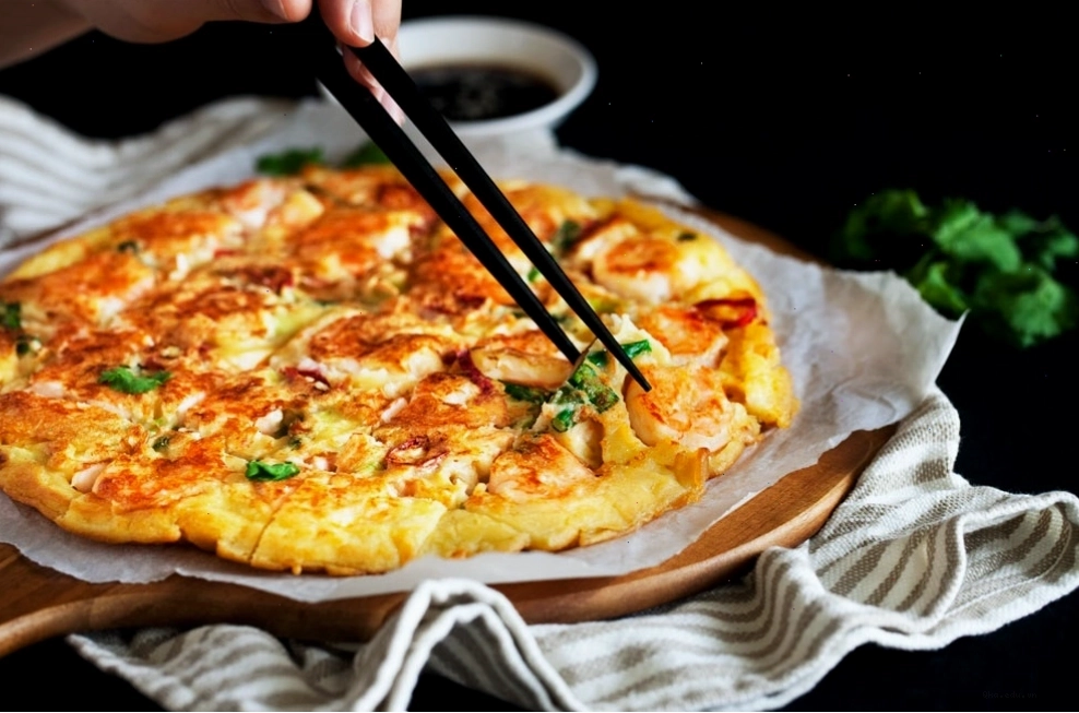 Bánh kếp hải sản Haemul Pajeon chiên vàng giòn, hấp dẫn