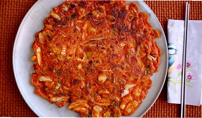 Bánh kim chi chiên vàng giòn, hấp dẫn