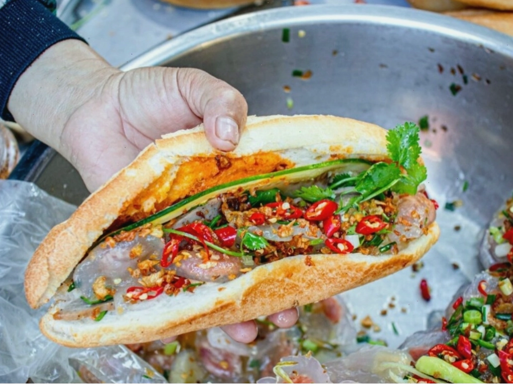Bánh mì bột lọc lạ miệng và hấp dẫn